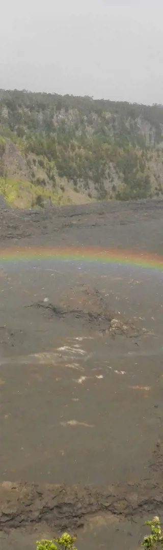 Regenbogen über dem Kilauea Iki Krater